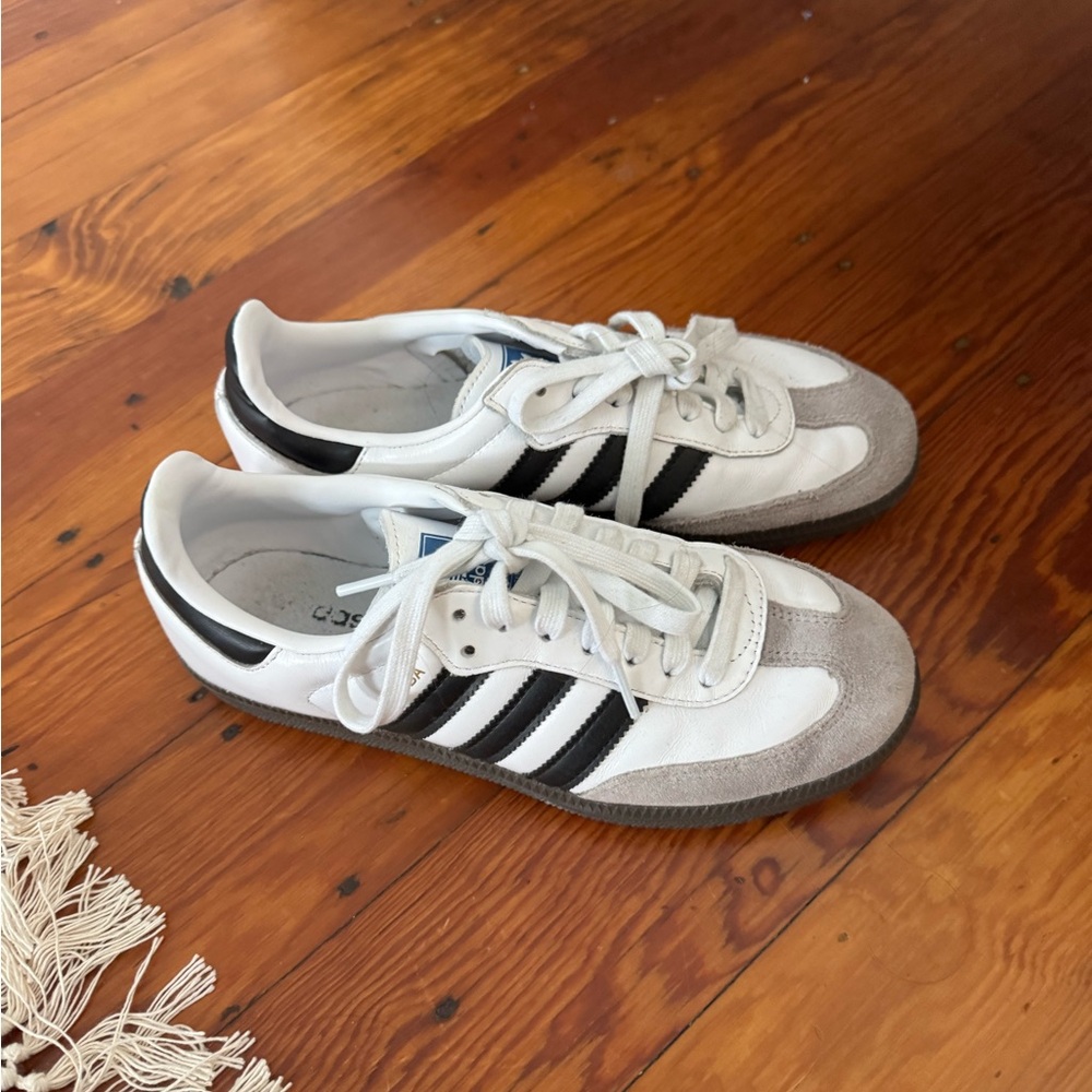 Classic Men’s White and Black Athletic Sneakers